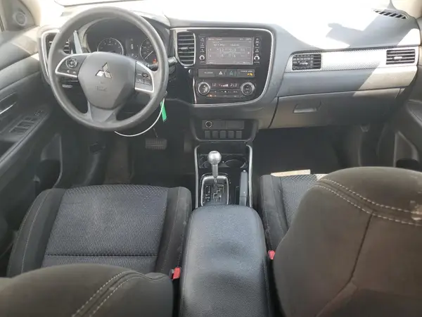 JA4AD2A38JZ017889 2018 MITSUBISHI OUTLANDER - Image 8