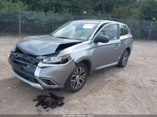 JA4AD2A38JZ055865 2018 MITSUBISHI OUTLANDER - Image 2