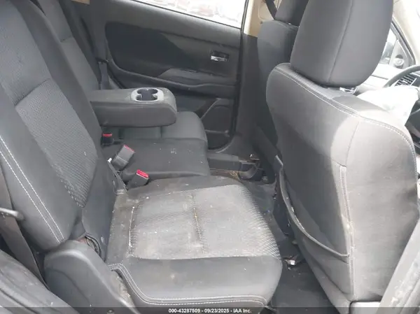 JA4AD2A38JZ055865 2018 MITSUBISHI OUTLANDER - Image 8