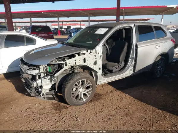 JA4AD2A38JZ061987 2018 MITSUBISHI OUTLANDER - Image 2