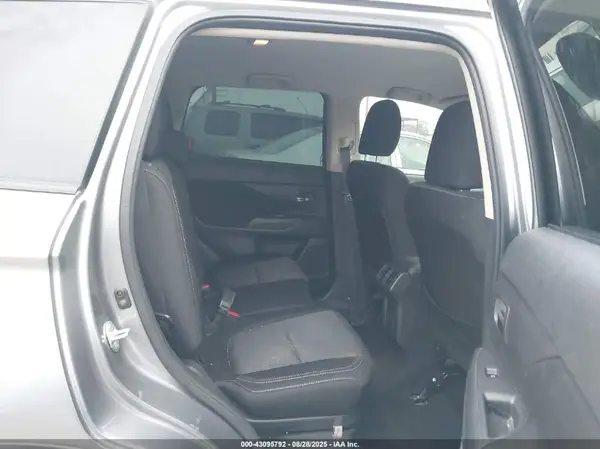 JA4AD2A38KZ007588 2019 MITSUBISHI OUTLANDER - Image 8