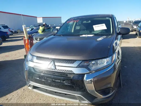 JA4AD2A38KZ010698 2019 MITSUBISHI OUTLANDER - Image 2