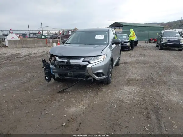 JA4AD2A38KZ025816 2019 MITSUBISHI OUTLANDER - Image 2