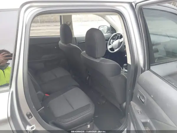 JA4AD2A38KZ025816 2019 MITSUBISHI OUTLANDER - Image 8