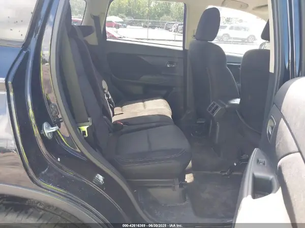 JA4AD2A38KZ031048 2019 MITSUBISHI OUTLANDER - Image 8