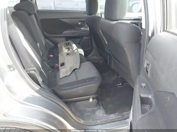 JA4AD2A38KZ053180 2019 MITSUBISHI OUTLANDER - Image 8