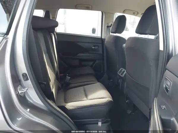 JA4AD2A38KZ055561 2019 MITSUBISHI OUTLANDER - Image 8