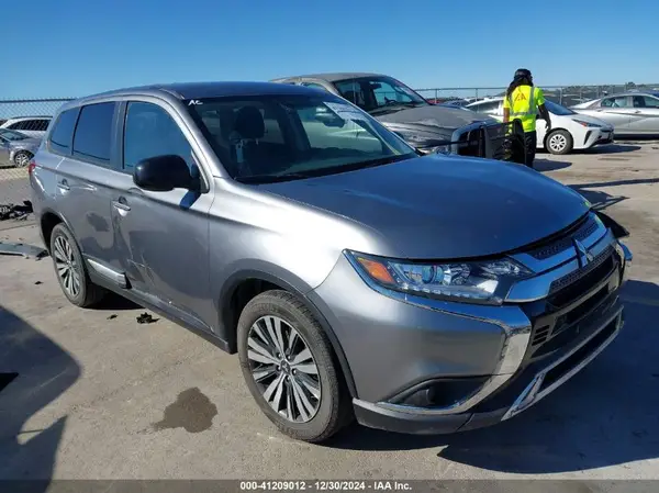JA4AD2A38LZ018396 2020 MITSUBISHI OUTLANDER - Image 1