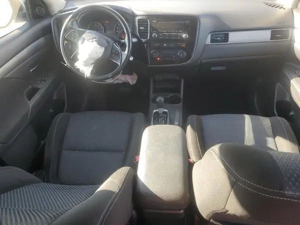 JA4AD2A39GZ000379 2016 MITSUBISHI OUTLANDER - Image 8