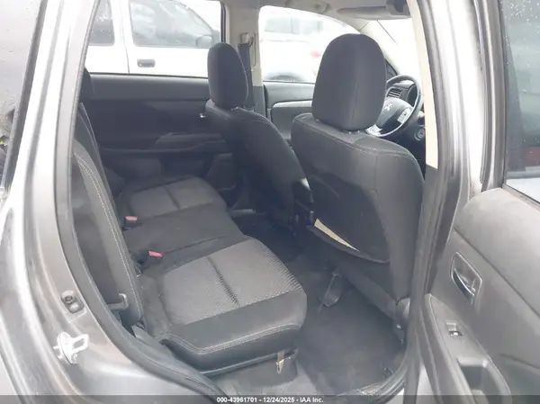 JA4AD2A39GZ050912 2016 MITSUBISHI OUTLANDER - Image 8