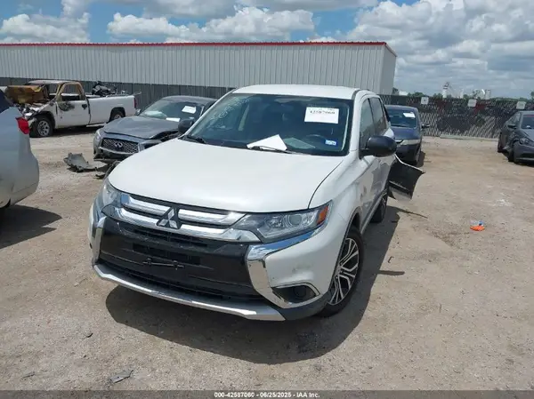 JA4AD2A39HZ030001 2017 MITSUBISHI OUTLANDER - Image 2