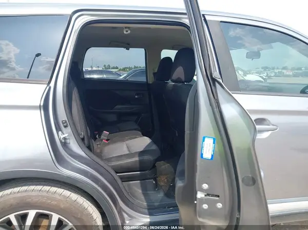 JA4AD2A39HZ039605 2017 MITSUBISHI OUTLANDER - Image 8
