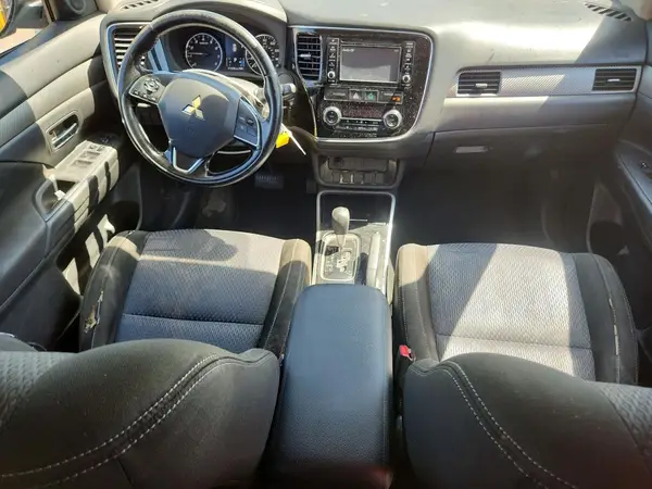 JA4AD2A39HZ040740 2017 MITSUBISHI OUTLANDER - Image 8