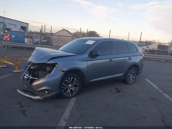 JA4AD2A39HZ058137 2017 MITSUBISHI OUTLANDER - Image 2