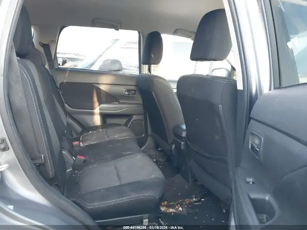 JA4AD2A39HZ059644 2017 MITSUBISHI OUTLANDER - Image 8