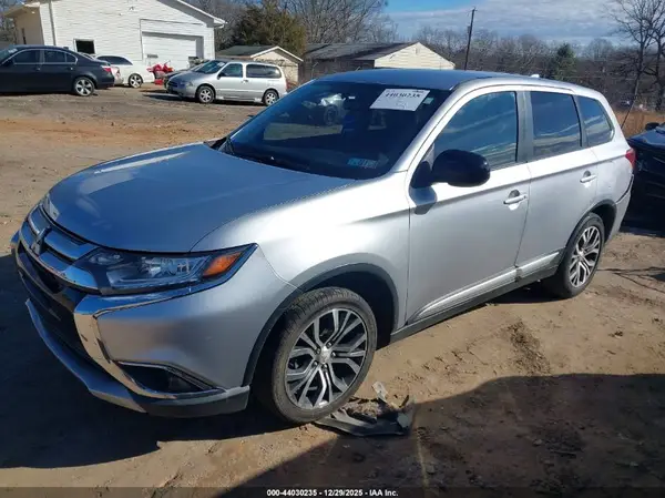 JA4AD2A39HZ065234 2017 MITSUBISHI OUTLANDER - Image 2