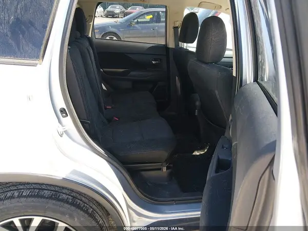 JA4AD2A39HZ069977 2017 MITSUBISHI OUTLANDER - Image 8
