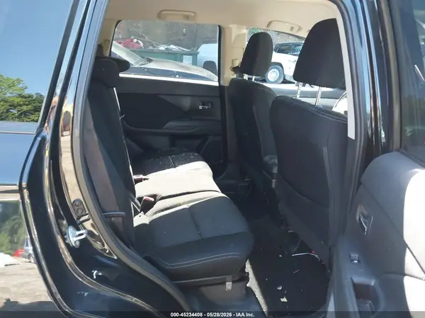 JA4AD2A39JJ000324 2018 MITSUBISHI OUTLANDER - Image 8