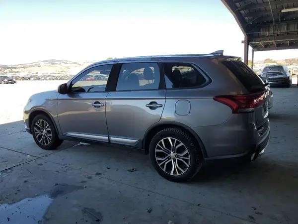 JA4AD2A39JJ004874 2018 MITSUBISHI OUTLANDER - Image 2