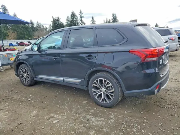 JA4AD2A39JJ005569 2018 MITSUBISHI OUTLANDER - Image 2
