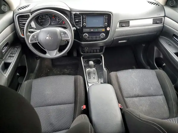JA4AD2A39JJ005569 2018 MITSUBISHI OUTLANDER - Image 8