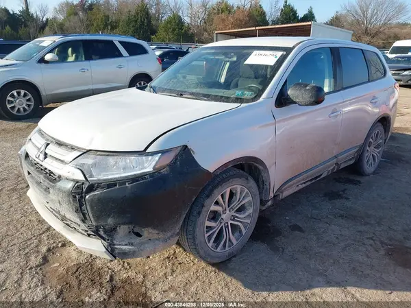 JA4AD2A39JZ008862 2018 MITSUBISHI OUTLANDER - Image 2