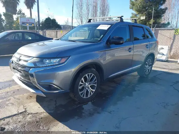 JA4AD2A39JZ009381 2018 MITSUBISHI OUTLANDER - Image 2
