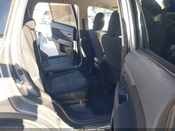 JA4AD2A39JZ009381 2018 MITSUBISHI OUTLANDER - Image 8
