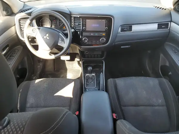 JA4AD2A39JZ013995 2018 MITSUBISHI OUTLANDER - Image 8