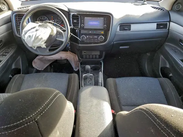 JA4AD2A39JZ039397 2018 MITSUBISHI OUTLANDER - Image 8