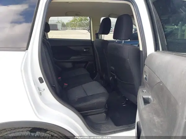 JA4AD2A39JZ049783 2018 MITSUBISHI OUTLANDER - Image 8