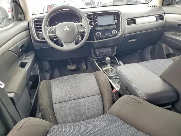 JA4AD2A39JZ052618 2018 MITSUBISHI OUTLANDER - Image 8