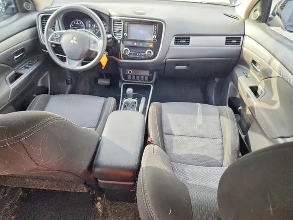 JA4AD2A39JZ053249 2018 MITSUBISHI OUTLANDER - Image 8