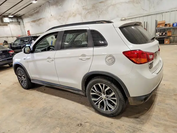 JA4AD2A39JZ055048 2018 MITSUBISHI OUTLANDER - Image 2