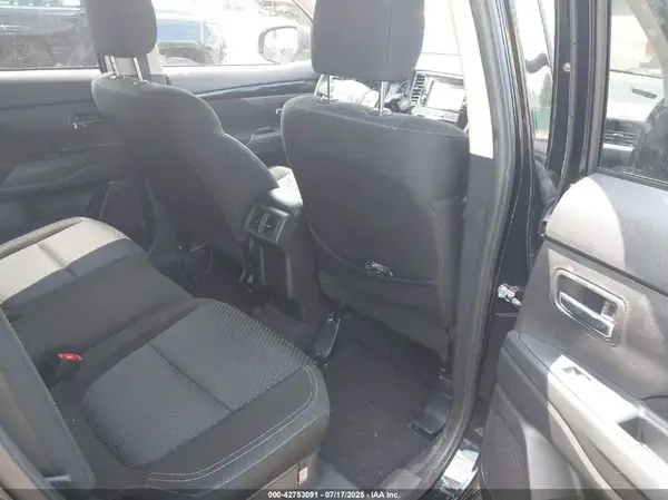 JA4AD2A39KZ005655 2019 MITSUBISHI OUTLANDER - Image 8