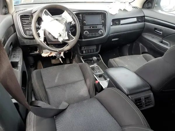 JA4AD2A39KZ011732 2019 MITSUBISHI OUTLANDER - Image 8
