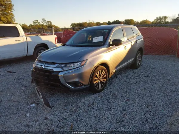 JA4AD2A39LZ015667 2020 MITSUBISHI OUTLANDER - Image 2