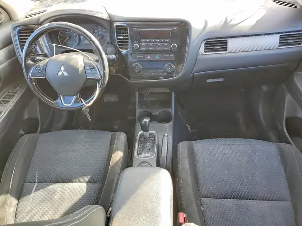 JA4AD2A3XGZ018700 2016 MITSUBISHI OUTLANDER - Image 8
