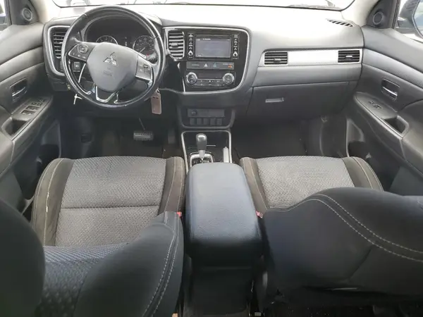 JA4AD2A3XHZ018150 2017 MITSUBISHI OUTLANDER - Image 8