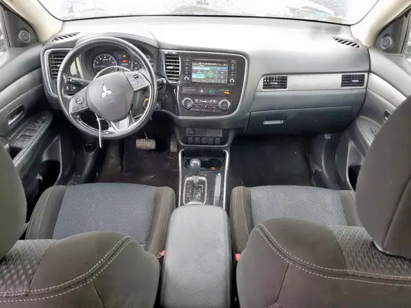 JA4AD2A3XHZ031884 2017 MITSUBISHI OUTLANDER - Image 8
