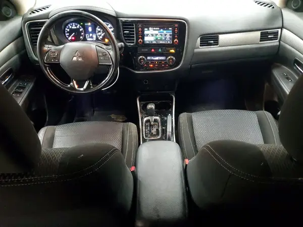 JA4AD2A3XHZ057398 2017 MITSUBISHI OUTLANDER - Image 8