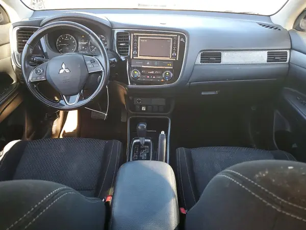 JA4AD2A3XHZ063377 2017 MITSUBISHI OUTLANDER - Image 8