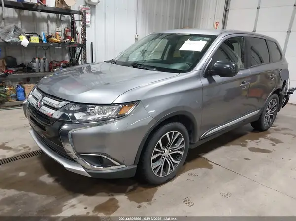 JA4AD2A3XJJ003815 2018 MITSUBISHI OUTLANDER - Image 2