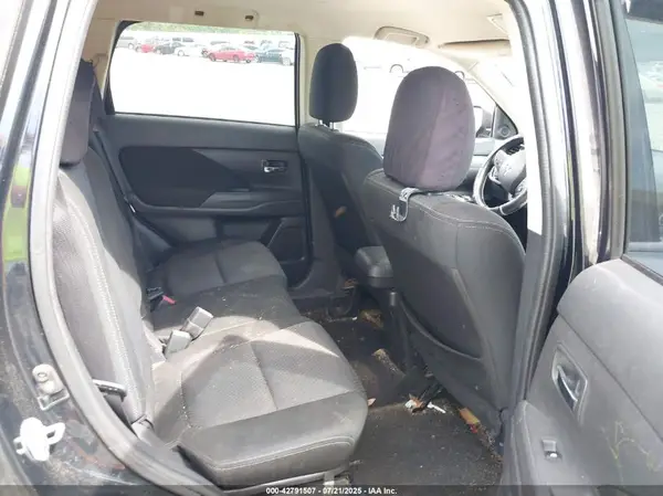 JA4AD2A3XJJ005807 2018 MITSUBISHI OUTLANDER - Image 8