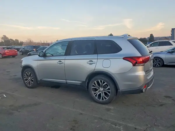 JA4AD2A3XJZ009406 2018 MITSUBISHI OUTLANDER - Image 2