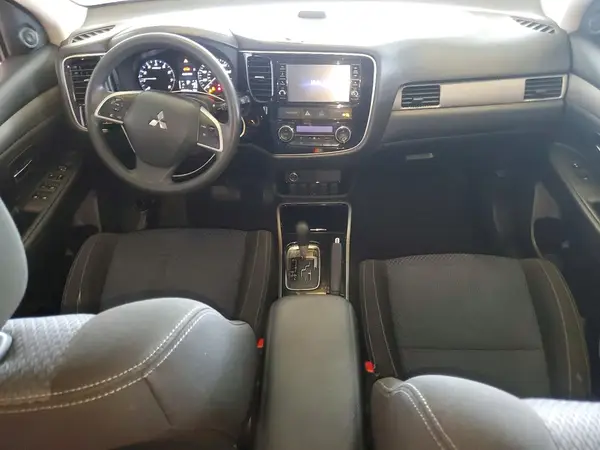 JA4AD2A3XJZ037884 2018 MITSUBISHI OUTLANDER - Image 8