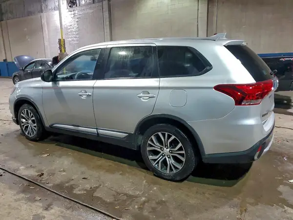 JA4AD2A3XJZ052000 2018 MITSUBISHI OUTLANDER - Image 2