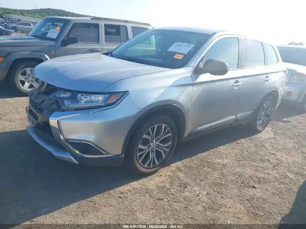 JA4AD2A3XJZ052613 2018 MITSUBISHI OUTLANDER - Image 2