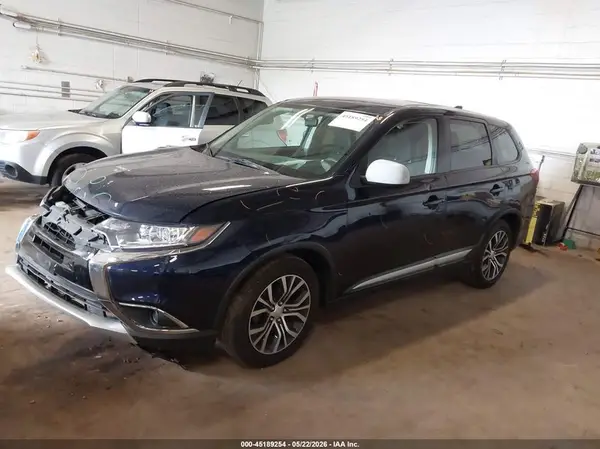 JA4AD2A3XJZ052742 2018 MITSUBISHI OUTLANDER - Image 2
