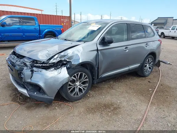 JA4AD2A3XJZ053082 2018 MITSUBISHI OUTLANDER - Image 2